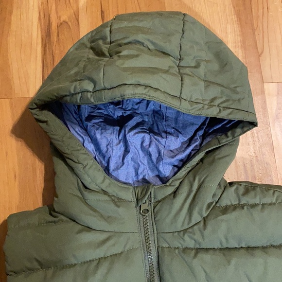 ❌SOLD❌ Boys puffer vest - Picture 2 of 7